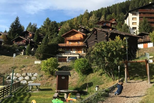 Familienurlaub im REKA Feriendorf in Zinal_Ausflugstipp in der Schweiz mit Kindern_Ausflug nach Saint-Luc