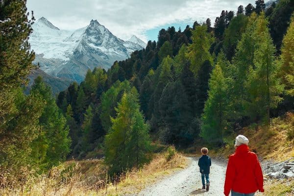 Familienurlaub im REKA Feriendorf in Zinal_Ausflugstipp in der Schweiz mit Kindern_Wanderung von Sorebois nach Zinal