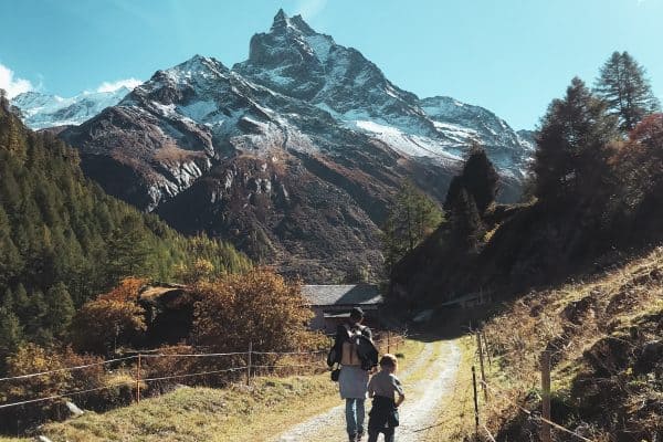 Familienurlaub in Zinal_Wanderung mit Kindern in Zinal Richtung Lac d'Alpitettaz