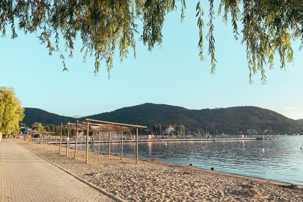 Klagenfurt mit Kind erleben im familienfreundliches Strandbad Klagenfurt am Wörthersee, kinderfreundlich baden und schwimmen