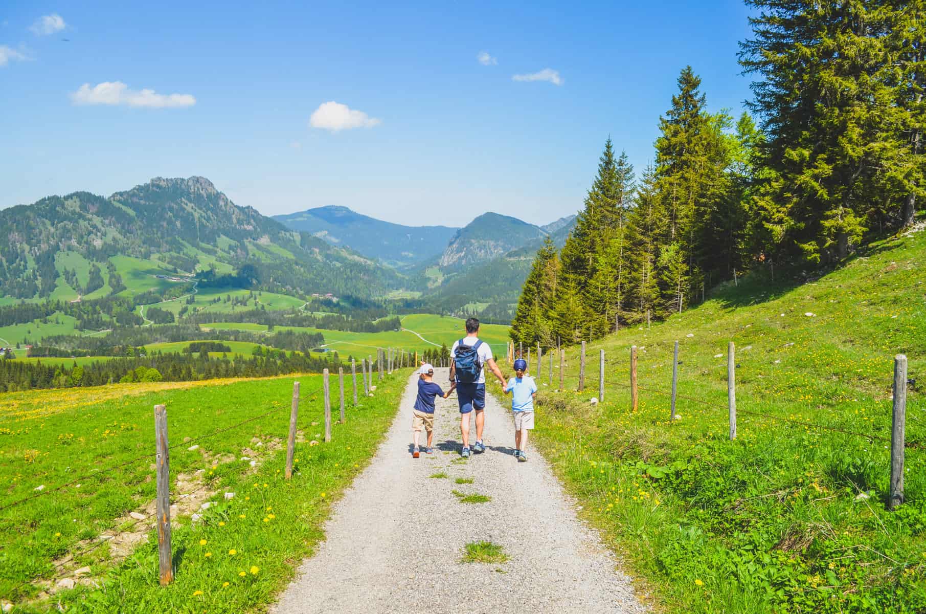 Themenwanderung im Allgäu - Erlebniswanderweg mit Spielstationen, Wanderung im Allgäu mit Kindern am Schmugglersteig Kinderwanderung Allgäu