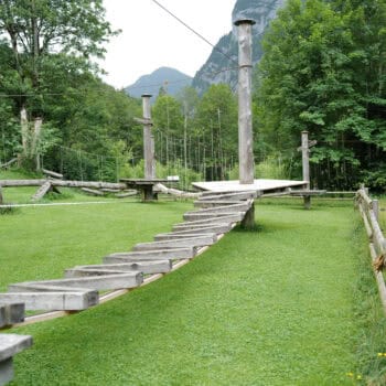 Spielplatz auf der Alm mit Kindern