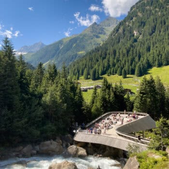 Aussichtsplattform WildeWasserWeg - den Wasserfall auf dem Themenweg für Familien in Tirol bestaunen