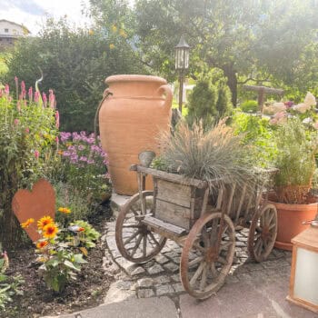 Familen- und Vitalhotel Auenhof - Ein Ort, der mit seiner herzlichen Atmosphäre verzaubert: Der Auenhof – das Familienhotel Stubaital mit einem weitläufigen Garten, Spielplatz, Indoorpool und gemütlichen Familienzimmern.